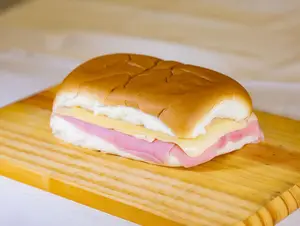 Pebete jamón y queso