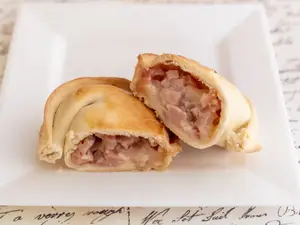 Empanda de jamón y queso