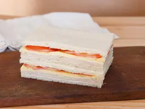 6 triples jamón,queso y tomate