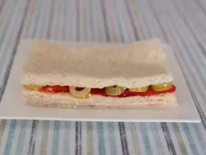 6 jamón, morrón y aceituna