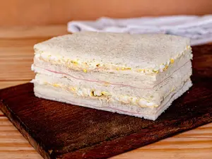 6 triples jamón, atún y huevo