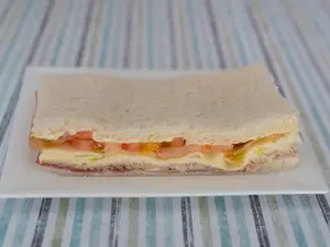 6 jamón crudo, queso y tomate