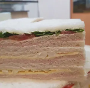 6 jamón, roquefort y lechuga