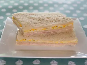 6 sándwiches de jamón y choclo