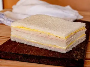 6 sándwiches de jamón y queso