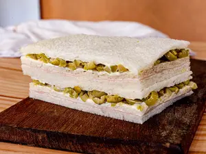 6 sándwiches jamón y aceitunas