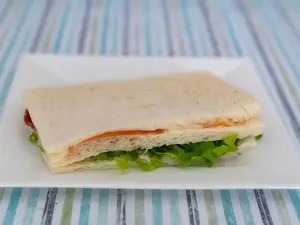 6 sándwiches jamón y lechuga