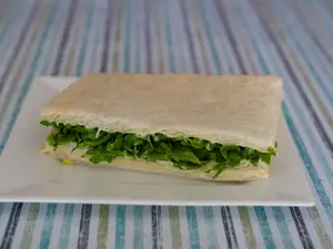6 triples de queso y lechuga