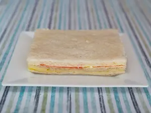 6 triples de queso y tomate