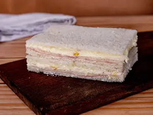 6 triples jamón,queso y choclo