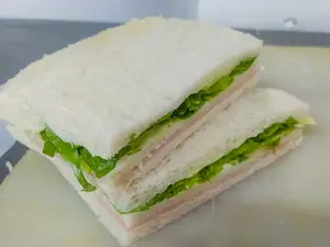 Jamón atún tomate