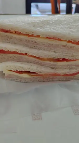 Jamón, queso y tomate