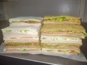 Jamón, tomate y huevo