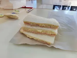 Sandwiches de jamón y choclo