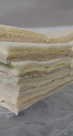Sándwiches de jamón y queso