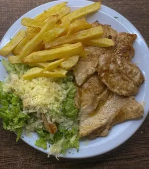 Pechuga grill con guarnicion a eleccion