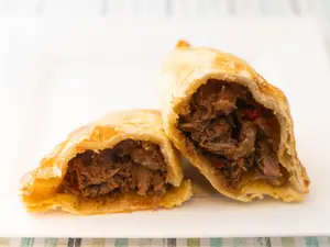 Empanada de carne a cuchillo