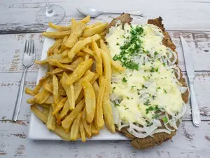 Milanesa fugazzeta p2 con papa