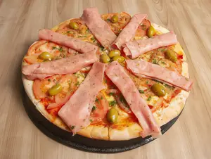Pizza napolitana con jamón