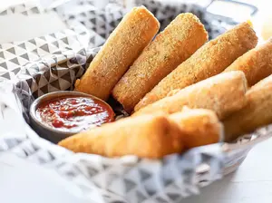 Bastones de muzzarella