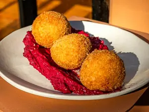 Croquetas de bechamel y panceta