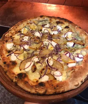 Pizza grande peras, gorgonzola