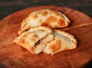 Panceta Ciruela y Muzzarella