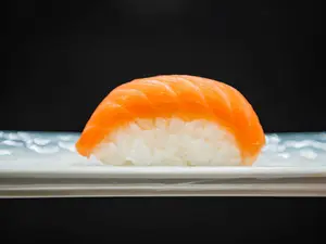 Niguiris de salmón