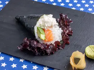 Temaki de salmón