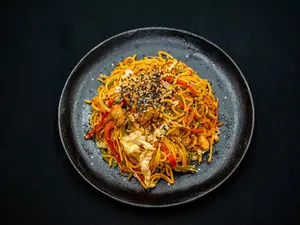Wok de Pollo con fideos