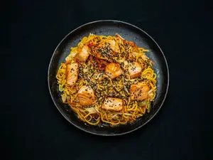 Wok de Salmón con fideos
