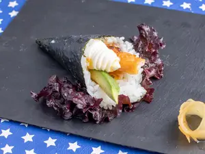 Temaki de langostinos
