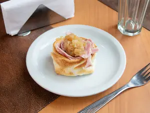 Canastita cebolla de muzzarella y panceta