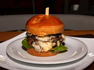 Hamburguesa con provolone