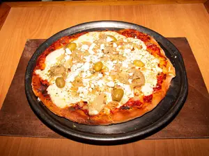 Pizza con queso azul y cebolla