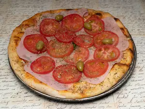 Pizza napolitana con jamón