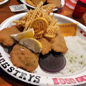 Suprema de pollo con papas fritas