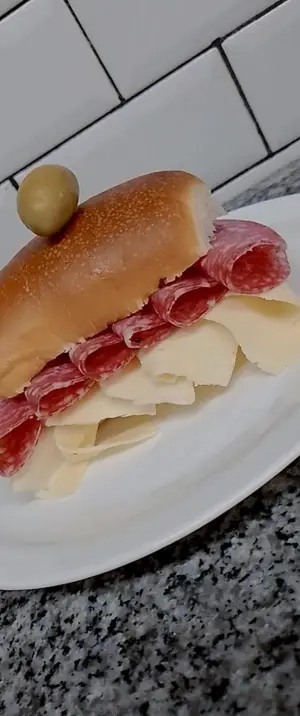 Pebete Salame Y Queso