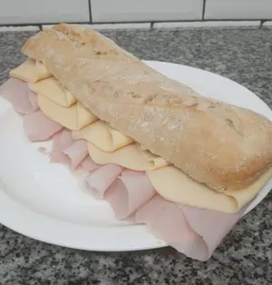Sandwich de jamon y queso