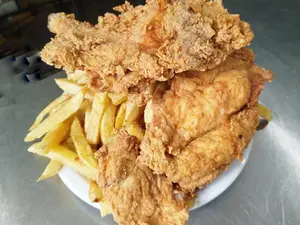 Pollo broaster entero