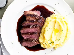 Lomo Al Malbec + Guarnicion