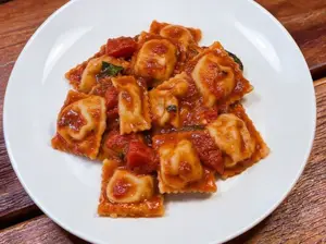 Raviolones de ricota y jamon