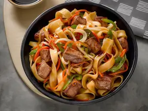 Yaki udon de lomo