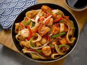 Yaki udon de pollo