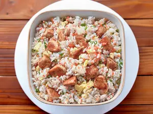 Yakimeshi de pollo