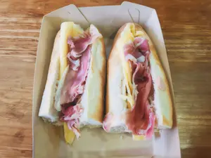 Panini jamón crudo y queso