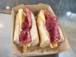 Panini salame y queso
