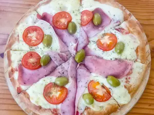 Pizza De Jamón