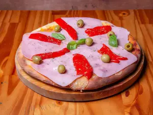 Pizza con Jamón y Morrón