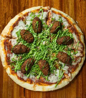 Pizza De Falafels